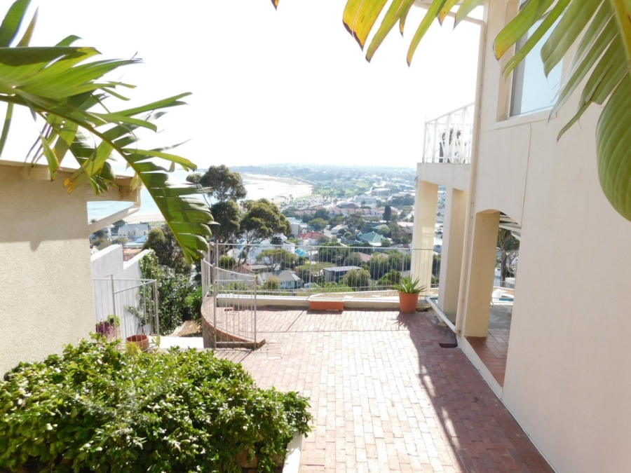 6 Bedroom Property for Sale in Mountainside Western Cape